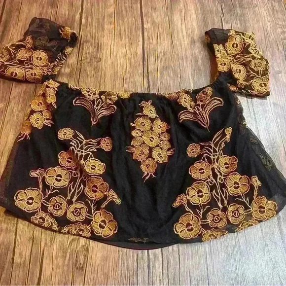 The Hanger Off The Shoulder Lace Crop Top Size L Embroidered Boho Chic - Picture 1 of 3